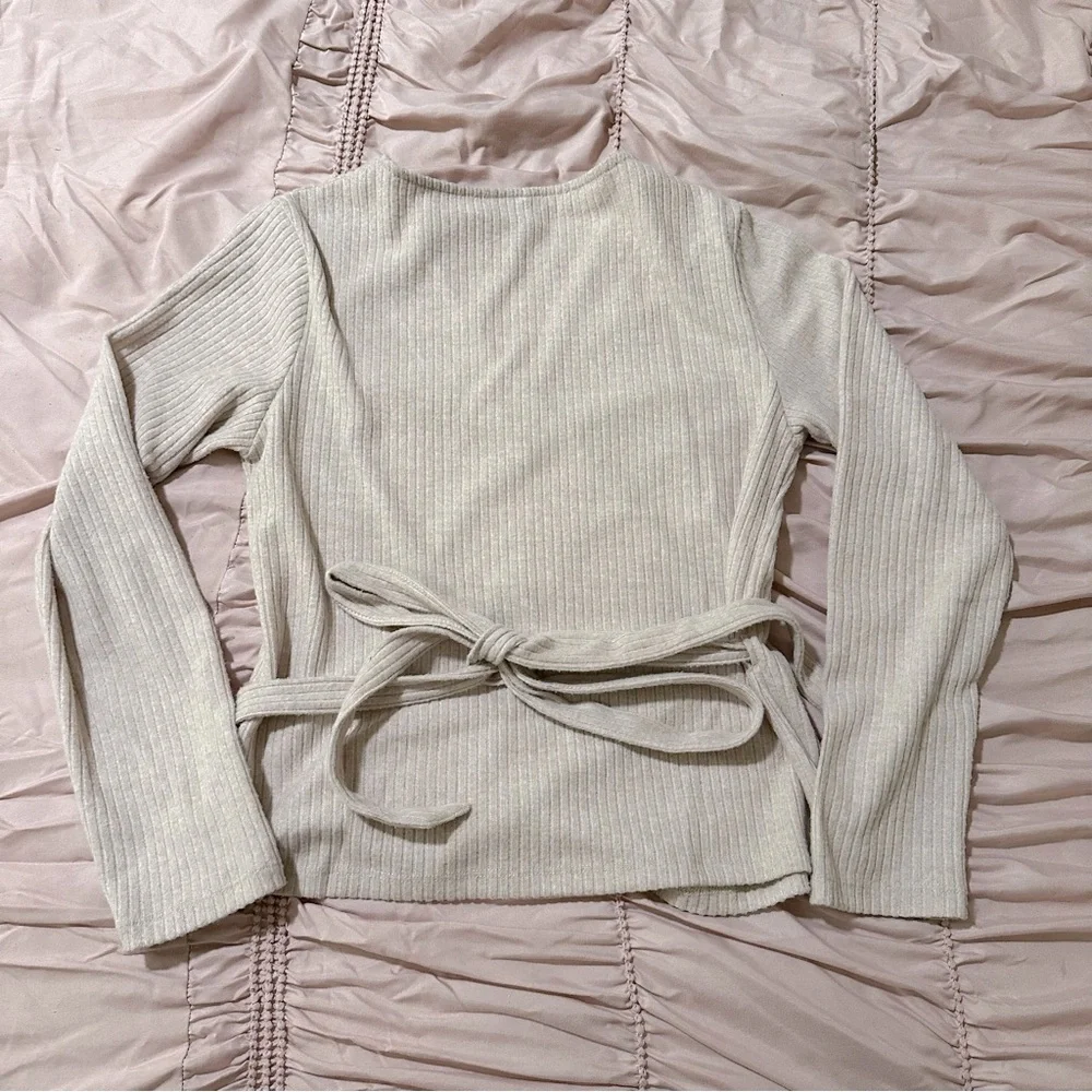 Women’s Crossover Tie Front Long Sleeve Ribbed Knit Top - Picture 4 of 8